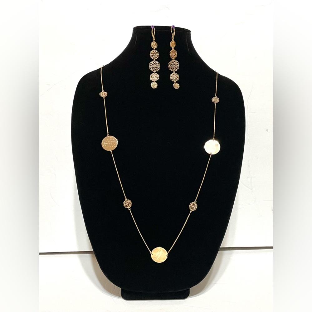 Avon 22" Goldtone Disk and Flower Necklace With Earring Set.
